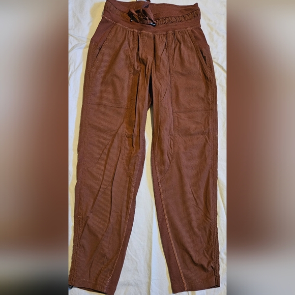 lululemon athletica Pants - Size 0 Joggers